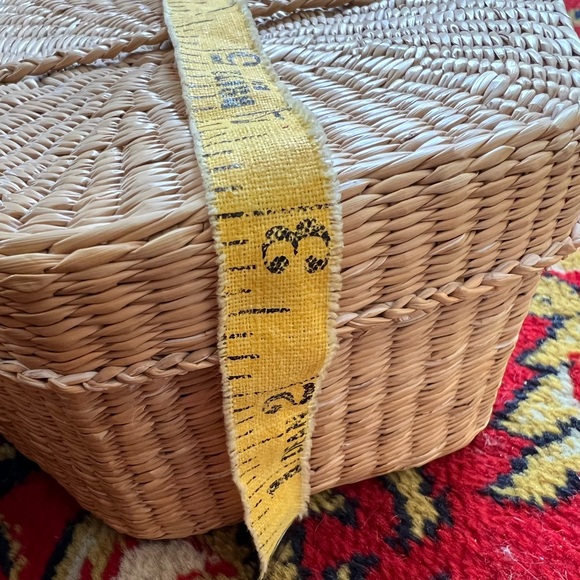 Two rattan natural octagon baskets with lid - Picture 6 of 7